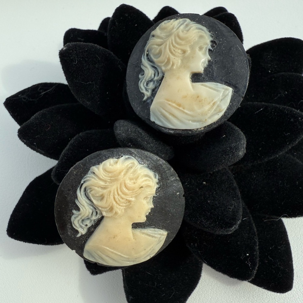 Vintage NONY New York Cameo Button Covers Black Ivory Set of 2